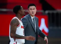 包含球员表现突出，广东队轻松获得胜利的词条