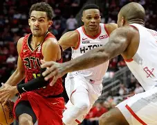 关于篮鹰队凭借整体实力击败对手，取得胜利的信息