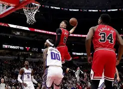 包含NBA连胜记录刷新，公牛惨败在勇士脚下的词条